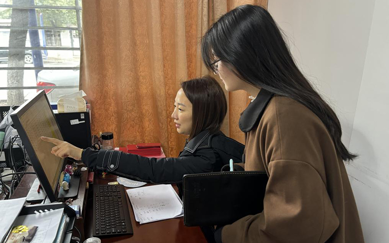 客户通过系统查看分析数据，确定指导意见。