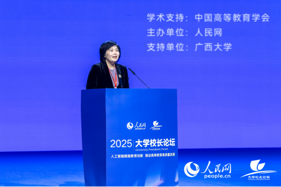 复旦大学党委副书记钱海红出席论坛并发言。人民网记者 严立政摄