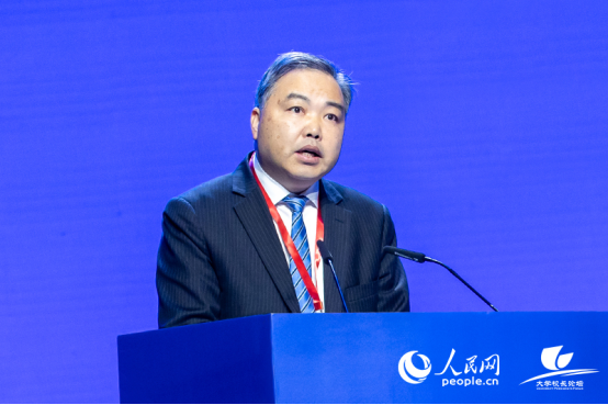 广西大学党委副书记、校长肖建庄出席论坛并发言。人民网记者 严立政摄