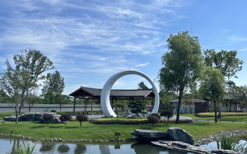 安陆服务区用花园式环境,把“加油休息”变成了旅途里的小美好。