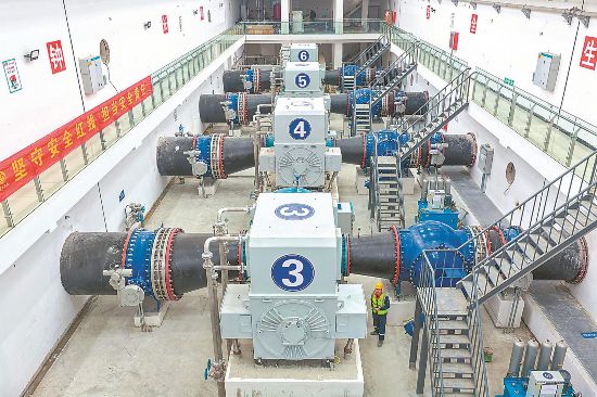 12月30日拍摄的阜阳市颍泉区引江济淮阜阳北加压站。记者 李博 摄