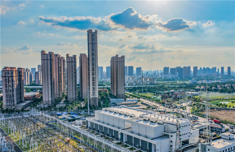 2025年9月25日，华中地区首个进入城市腹地的超高压变电站——500千伏金银湖变电站投产送电
