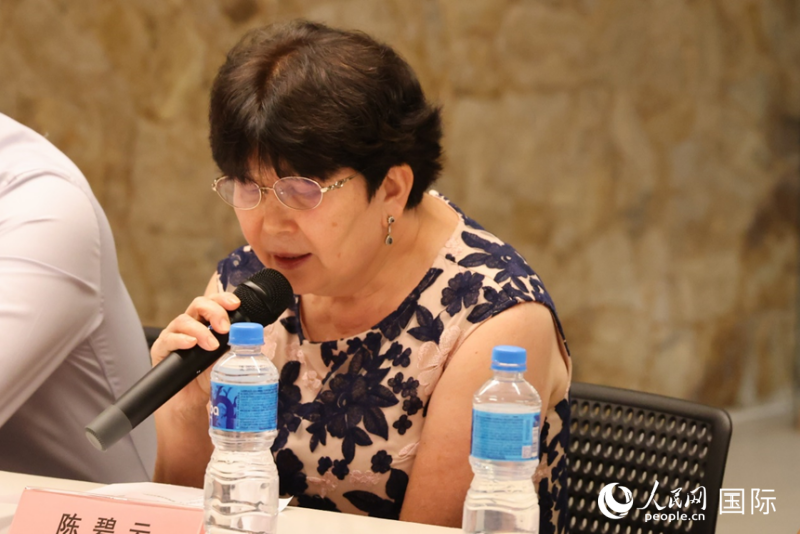 旅巴台胞陈碧云在领区台湾同胞新年茶话会上发言。人民网记者 陈海琪摄