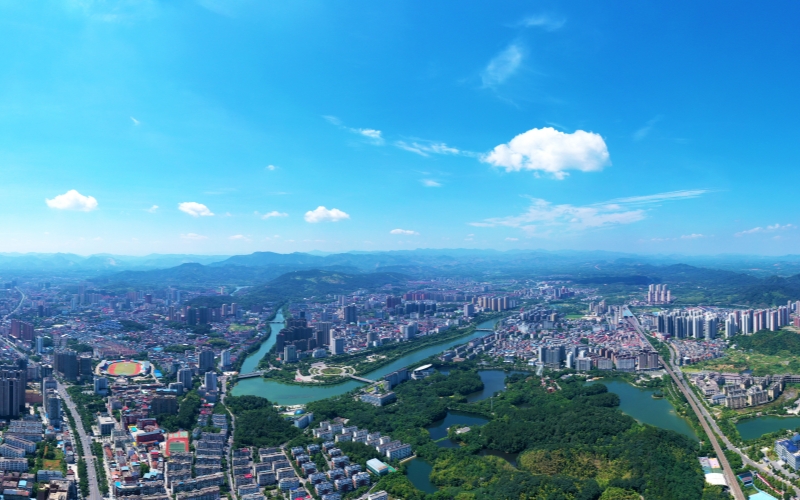 咸宁城区鸟瞰。夏正锋摄