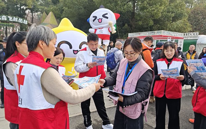 党员代销者开展责任彩票宣传。