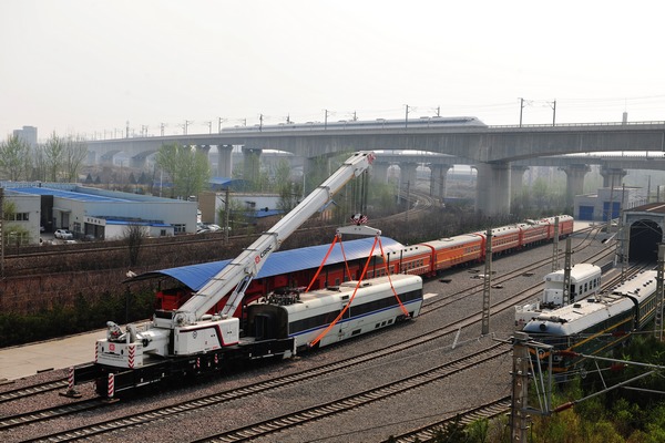 NSG1256型高速铁路救援起重机。