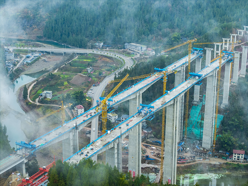 黄河坝特大桥双幅顺利合龙