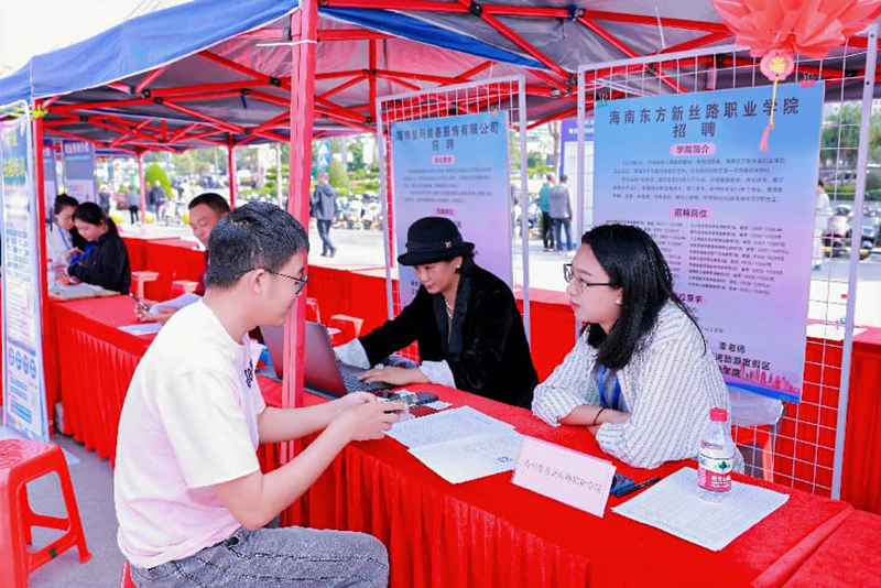 招聘会现场。主办方供图