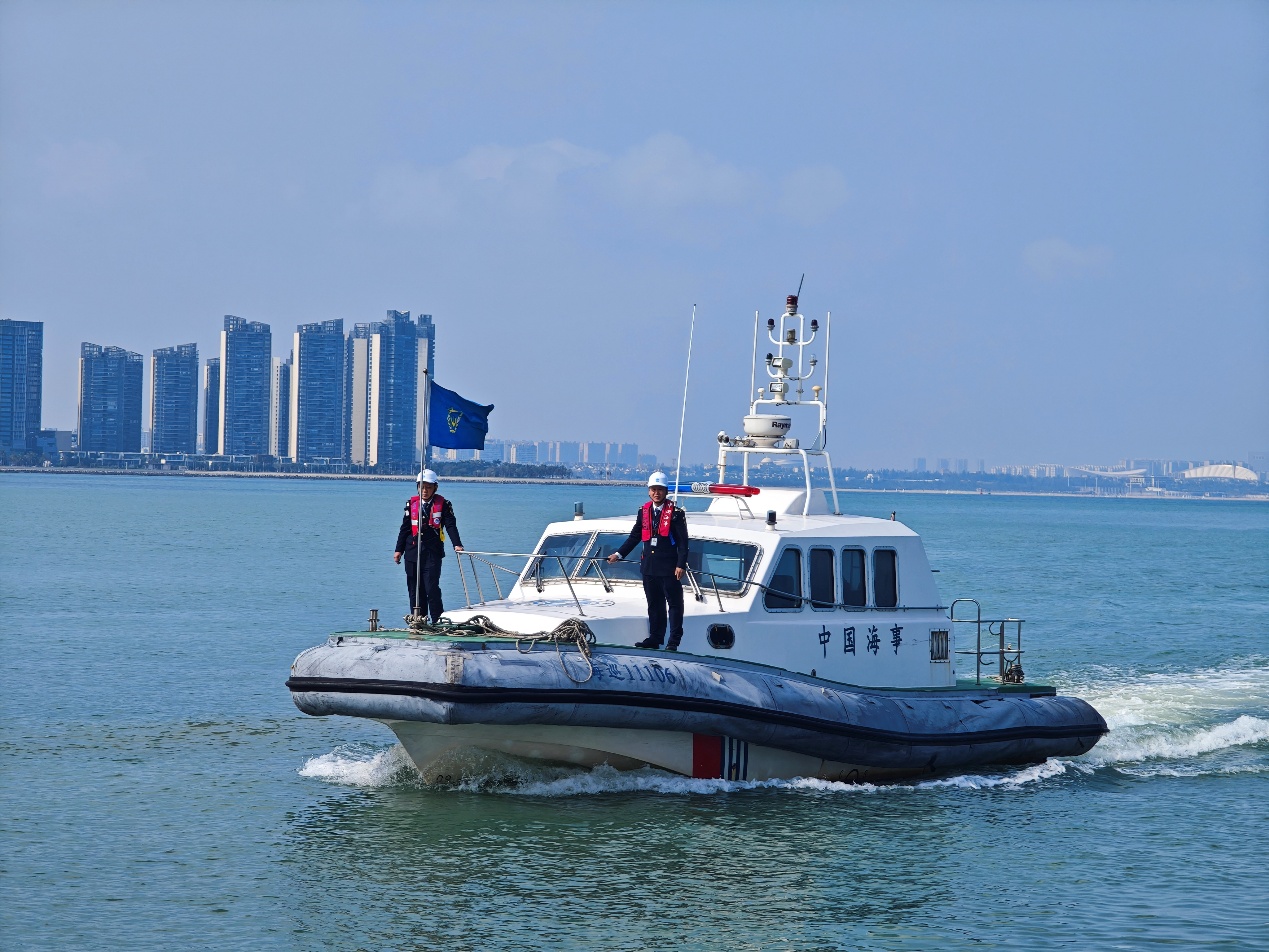 海事部门在琼州海峡水域开展巡航。海口海事局供图