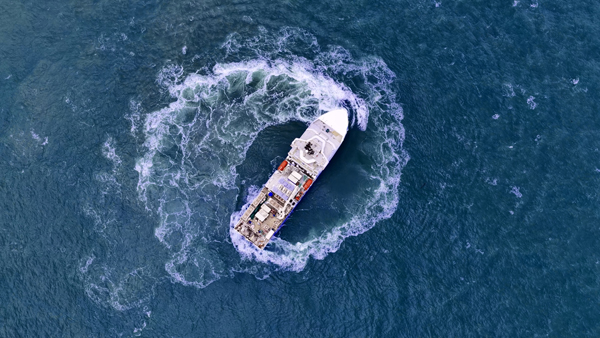 航行中的“海洋石油696”。受访者供图