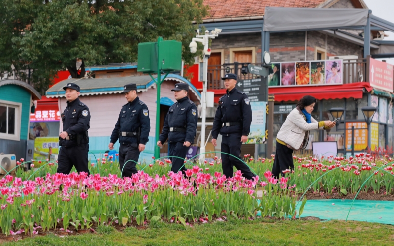 武汉公安开启“护游”模式。