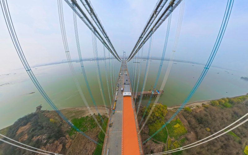 湖北燕矶长江大桥建设现场。